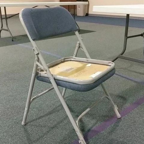 Bloody instructions...they’re always wrong.
#diy #menandmanuals #chair #takeaseat #butnotthisone #furnituredesign #menbehavingbadly #lol