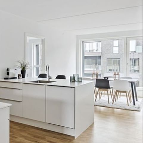 Danish minimalism 📷: @maisonbd
#danishdesign #copenhagen #style #modern #hygge
.
.
.
.
.
.
.
.
.
#scentofcopenhagen#interiør#interior#interiordesign#interiør#loveinterior#inspireme#inspiration#interior123#nordicminimalism#nordichome#lykke#denmark#danskdesign