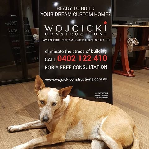 Dusy approved new signage 👍👍👍 #Wojcickiconstructions #daylesfordbuilders #trenthambuilders
#hepburnbuilders #newbuilds
#newhomebuilder #customhome
#customhomebuilder #customdesign
#designinspiration #moderndesign
 #homedesign  #newhome #qualityhome #homeinspiration #contemporaryhomes #countryliving #instagood