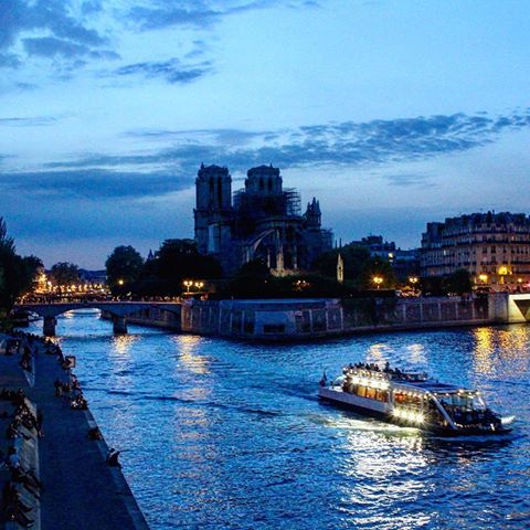 Always there always will ✨
.
.
.
.
#curiography #parismaville #parisienne #weekendvibes #notredamedeparis #architecture #night #paris #capture #nightlights #mycity #blusky