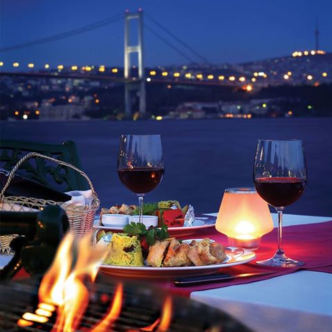 💠💠💠Стамбул💠💠💠
КРАСОТА СО ВКУСОМ 👍🔥👌Ужин с видом на БОСФОР🍷🍷
Стамбул - удивительно атмосферный город, которым хочется любоваться бесконечно! 📍Загадочный и величественный, шумный и сказочно красивый, Стамбул - это мост между Европой и Азией, между традиционным Востоком и современным Западом! 
#стамбул #турция #босфор #красивыйвид #городконтрастов