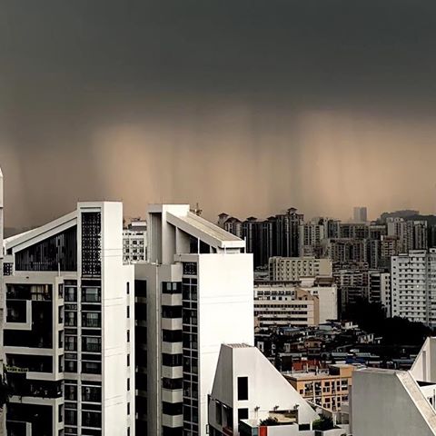 灭霸来了😵
Thanos is coming 
#thanos #rain #sky #rainyday #black #currenthomeview #guangzhou #china