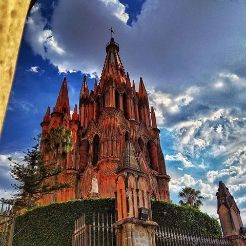 Y un cielo que derrite miradas se asomó entre las nubes...
.
.
.
.
.
.
#SanMiguelDeAllende #MexicoDesconocido #Guanajuato #MexicoSorprendente  #Town #Landscape #Clouds#igersguanajuato #MexicoEsFotografia #Total_Mexico #Loves_madeinmexico #pasionxguanajuato #MiMexicoMagico #Travel #Travelmexico #latam_24mar #capturamexico  #photo_travel_mx #landscape #church #México #guanajuatosorprendente #mexico #sky #RebelPathw #architects #MexicoEsMagia #InstamexMX