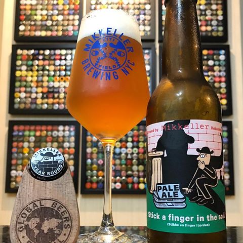 Mikkeller - Stick a finger in the soil 🇩🇰. Mais uma excelente cerveja da dinamarquesa @mikkellerbeer. Pale Ale com 4,6% abv. s. O nome quer dizer “coloque o dedo no solo”, uma expressão para os momentos em que alguém precisa de um tempo para refletir. 👊🏻🍻
.
.
.
#mikkeller #mikkellerbeer #paleale #beeroftheday #brejadodia #cervejadodia #beer #cerveja #breja #cerveza #birra #biere #craftbeer  #cervejaartesanal #beerlovers #beerhunter #beercap  #bebamenosbebamelhor #hoplovers #hophunters #instabeer #instabreja #globalbeers #casalsouvenir #beerporn #bebomelhor #beergasm  #cervejaespecial #beerphoto