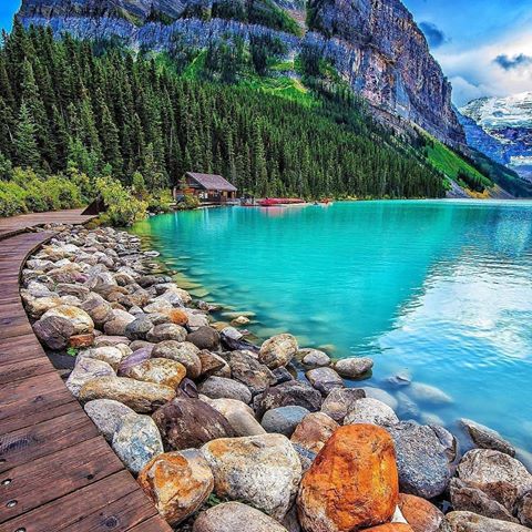 #Repost @hikingbangers
• • • • • •
It doesn't get any better than this! Who's been to Banff and experienced this for themselves? Chillin in Paradise 🤙🏼
Tag a friend that would hang here too!
________________________________________
📸:@cbezerraphotos