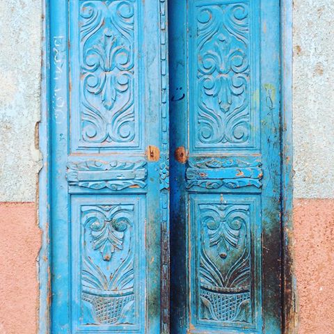 Simplicity!! #door #doorsofinstagram #doors #doorlovers #spotted #upper #egypt #upperegypt #egyptshots #egyptstreets #egypthomes #homes #art #beauty #simple #blue #travel #travelegypt #travelblogger #traveltheglobe #travelphotography #travelphotographer #roam #roamtheworld #roamtheearth #roamtheplanet #iphoneography #iphoneographer
