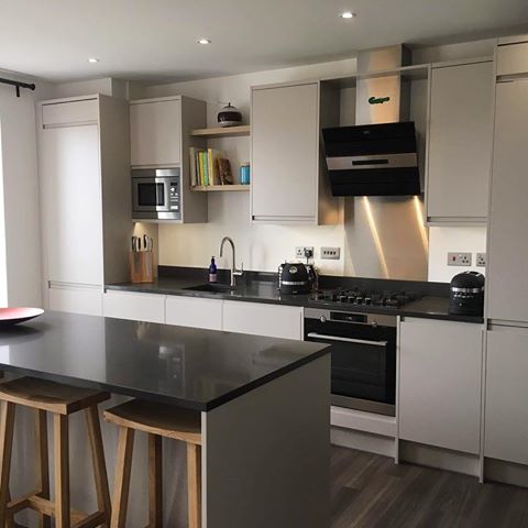 We love seeing our handmade kitchens in real homes. A recently completed project we designed, handcrafted and installed. A stylish modern kitchen in an apartment in Cambridge.
If you would like to book an appointment to discuss your project in further detail or arrange a home survey please call 01284 335350 or email info@kitchens2bathrooms.co.uk