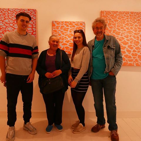 A happy bunch of gallery visitors - Great drummer Frank Chapman with family, in front of drought series of paintings by artist Roy Amiss. Currently on show at Gallery 286, Earl’s Court London, in a joint exhibition - Traces of the real, with artist Colin McCallum.  Exhibition runs until April 28 2019. #visualillusion #opticalart #photorealism #surrealism #surrealist #biomorphicart
 #contemporaryart #curator #artcollector #artexhibition
 #artgallery #publicgallery #interiordesign #londonart
 #museum #culture ##mediaarts
 #experimentalart #artjournalism #artcritic #artmagazine
 #arthistorian #visualperception  #publicartspace
 #colour #trompel'oeil #holograph #avantgarde #moire #popart
