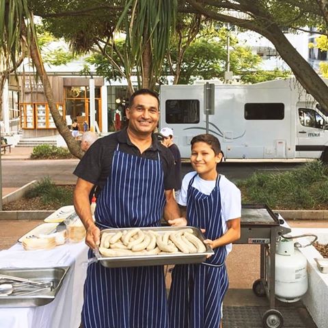 Thank you to @peterkuruvita and his son Taj for holding a sausage sizzle at @noosabeachhouse to support the Australian Childhood Foundation and help defend childhood 🙏 #DefendChildhood