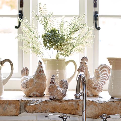 These lovely new earthenware chickens from Parlane International make a fantastic feature in a farmhouse style kitchen available in 2 different sizes at @honeybeebrigg #shopsmall #shoplocal #shopindependent #smallbusiness #parlaneinternational #brigg #lincolnshire #kitchendecor #farmhousekitchen
