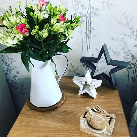Happy Sunday. We’ve done our jobs for the day including the dreaded food shop, I bought myself these flowers from Aldi. I’m impressed with them for £5. Now time to put our feet up and enjoy the rest of the weekend. How you all spending your day? #homeinspiration #interior4inspo #decorgoals #interior4you1 #myhomedecor #interiordesign #interior2you #interiorgoals #stardecor #freshflowers #livingroomdecor #livingroomideas #livingroomgoals #greylivingroomdecor #greylivingroom #livingroominspo #myhomevibe #myhomedecor #myhomecrush #myhomestyle #mynorthernhome #northeasthomes #mycountryhome #shabbychicdecor #shabbychicstuff #rusticdecor