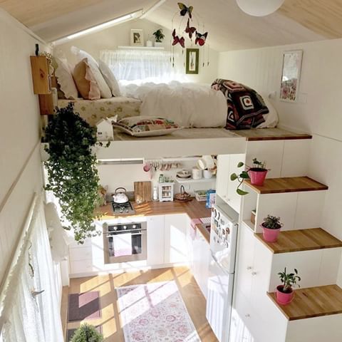 A functional and beautiful tiny house on wheels! (📸 @tinymissdollyonwheels ).
•
•
•
#interiorstyling #interior123 #houseandhome #currentdesignsituation #interiordesign #pocketofmyhome #bhghome #lovewhereyoulive #howyouhome #decorinspo #livingroominspo #finditstyleit #decormatters #decormattersapp #interiorlovers