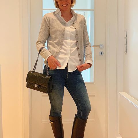 Ready to go out for dinner with my ❤️hubby and friends. 😃🍣🍾🍱 😋Gleich treffen wir uns mit Freunden zum Abendessen. 😁🍾🍱🍣😋. .
.
.
#dinner #dinnerdate #abendessen #instagram #happyweekend #TGIF #unbezahltewerbung #nopay #markenerkennung #chanel #chaneladdict #chanelbag #chanellover #hermes #hermesboots #hermesaddict #81hours #jacobcohen #jacobcohenjeans #lifestyle #lifestyleblogger #fashion #fashionista #instagram #instagood #friday #fashionblogger #style #happy #blondehair