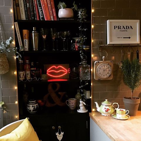 Morning Friday again already! I can hardly believe it 🤪Busy day here today . Hope everyone’s got some lovely weekend plans 🖤
#kitchensofinstagram #victorianrenovation #interior123 #cityliving #lovemyhome #myhomeismycastle #shelfie #kitchenshelves #neon #designlife #homeadore #darkdecor #eclecticdecor #eclectichome #currenthomeview #howihome #bohochicdecor #interiors4you #homestyling #interiordesign #designsponge #myhomevibes #myhomedecor #kitchendecor #openplanliving #openplankitchen #lovemyhome #homesandgardens #livingetc