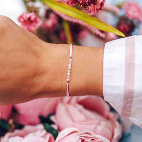 Check out this cute bracelet at puravidabracelets.com !! For 20% off use the code “KAITLAYNE20” #pvjewelryclub #puravidabracelets #puravida #puravidarep #discountcodes #discount #cute #simple #pink