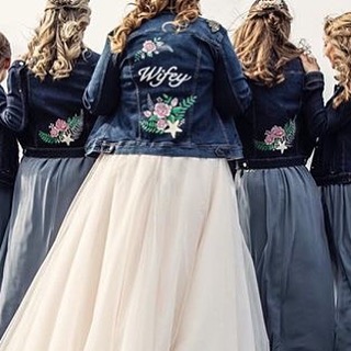Getting comments like this just makes me so happy! “Thank you so much yet again for painting our jackets for us, they were exactly the vision I had and went perfectly with our theme and the venue scenery. Perfection, thank you 😘” - thank you!! #weddingjacket #opheliarosehandpainted #wifeyjacket #wifey #painteddenim #painteddenimjacket #denimbride #denim #customdenim #customjacket #beachwedding