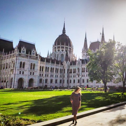 Я так устала после поезда и самолёта вчера, что даже не выставила первое фото с Будапештским парламентом, а он прекрасен❤️
.
.
.
.
.
.
.
.
#budapeste #budapesthungary #hungaryparliament #parliamentbuilding #vacations #travelblogger #iamtb #travelling #travelphotography #travelgirls #travelbloggeres #hungarygram #cityview #ig_hungary #budapestgram #ig_europa #ig_europe #architectura #architecture_lovers #architecture #sunnyday #girl #ukrainegirl