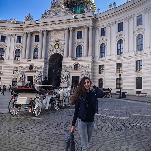 А вдруг - мы правда ещё увидимся? 
У меня не было чувства последнего раза. 
Целую и жду. 
#Вена #Австрия 
#springineurope #palace #memorableday 
#discovertheworld #discoveryourself #traveladdict