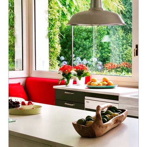 Avui fa un dia magnífic d’estiu. Today is a great summer day. 💋🐾❤️ #decoration #house #doors #designdecor #interiorismo #lovedecor #myhome #homesweethome  #decorideas #inspiration #interiordecorating #homedecor #home #kitchen #homedecoration #countryhouse #countryliving #countryhome #slowlife #mirrors #vintage #mystyle #simplelife #theartofliving #interiordesign #summerday