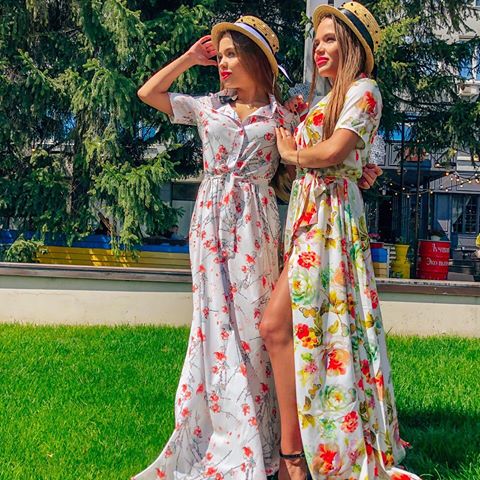 Невероятно красивое платье в пол из лёгкой воздушной ткани дополнит ваш женственный романтический образ в летний день!
Ткань софт
Размер универсал 42-46
Несколько ярких летних принтов💎💎💎
.
.
.
#платьяукраина #платья #платьенавыпускной #платьевпол #платьедлинное #одежда #одеждаукраина #девушкиукраины #нарядныеплатья #вечернееплатье #лето #люкскачество