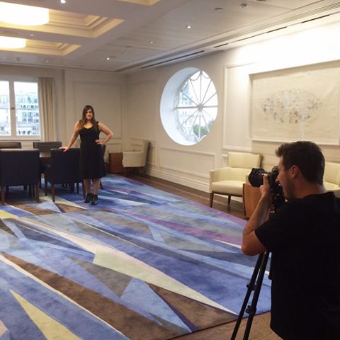 #TBT One of my most epic days. Photoshoot in the Laurier Room overlooking Trafalgar Square in Canada House, London, England (2016). @canadaintheuk  Those grand carpets were custom hand-tufted by @cmi_design based on my abstract landscape painting Night Light. ⁣
⁣
Shoutout to the photographer in the pic with me: @bobby_goulding @pavilionfilms #london🇬🇧 ⁣
#art #canadahouse #throwback #photoshoot #artwork #design #interiordesign #london #canadianart #carpet #painting #northernlights #hardedge #trafalgarsquare