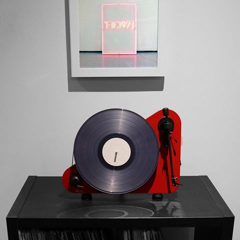 ⁣Record of the Week: The 1975 - I Like It When You Sleep, for You Are So Beautiful Yet So Unaware of It (2016)⠀﻿⠀
﻿⠀
"The 1975 are a Manchester boyband with their pulse on the millennial zeitgeist. ﻿⠀
With their first album propelling them into stardom with the hit song ‘Chocolate’ and their latest album, ‘A Brief Inquiry into Online Relationships’, awarding them critical acclaim including The Brit Award Album of The Year. ‘I like It When You Sleep…’ is the second album from The 1975 and my personal favourite from the group. Now with a more refined production from their first album and a prominent pop-synth sound, this is where I fell in love with the band.﻿⠀
But this does not mean they shy away from their standard adult themes; drug induced psychosis, dead grandparents and social media addiction, there’s plenty to chew on for substance. ﻿⠀
‘I like It When You Sleep…’ has undoubtedly the most hits, ‘Love Me’, ‘The Sound’, ’UGH!’, ‘A Change Of Heart’, ‘Somebody Else’, ’She’s American’ and ‘Paris’ - most of which have music videos and are my personal favourites to date."﻿ - Ben﻿⠀
.⠀⠀⁣⁣⠀﻿⠀
⁣⁣.⠀﻿⠀
.⠀⠀⠀⠀⠀⠀⁣⁣⠀﻿⠀
.⠀⠀⠀⠀⠀⠀⁣⁣⠀﻿⠀
.⠀⠀⠀⠀⠀⠀⁣⁣⠀﻿⠀
.⠀⠀⠀⠀⠀⠀⁣⁣⠀﻿⠀
.⠀⠀⠀⠀⠀⠀⁣⁣⠀﻿⠀
#1975 #manchester #boyband #poprock #iliwysfyasbysuoi #albumoftheweek #the1975 #award #albumoftheyear #britaward #vinyloftheweek #recordoftheweek #nowspinning #record #hifi #hifiporn #vinylcollection #fortheloveofvinyl #vinyladdict #vinyloftheday #recordcollector #instahifi #instavinyl #longlivevinyl #vinylcommunity #vinyligclub #vinyl⁣ #album⠀