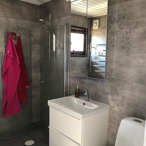 🚽🚰🧴
•
•
•
•
•
#skandinaviskahem #nordichome #mynordichome #mitthem #finahem #heminredning #hem #inredning #inredningsinspo #inredningsdetaljer #inredningsinspiration #details #design #scandinaviandesign #decoration #homedecor #instagood #inspiration #inspo #inspohome #interiordecor #interior #interiordesign #interiors #home #bathroom #badrum #bathroomdesigns #svenskahem #swedishhome