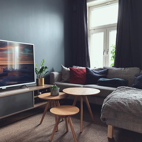 Digg med mørke vegger i leiligheten! 💙
#decoblue #jotunlady #livingroom #interiør #interiordesign #interiorinspo  #stue #scandinaviandesign #scandicinterior