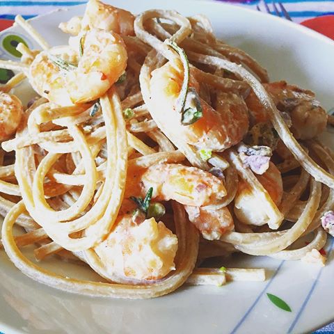 Spaghetti rigorosamente #homemade con panna, mazzancolle e granella di pistacchio
.
.
.
.
.
.
.
.
.
.
.
#food #foodgram #foodporn #homefood #foodphotography #foodie #pasta #italian #italyfood #spaghetti ##foodblogger #italyfoodporn #home #🍝