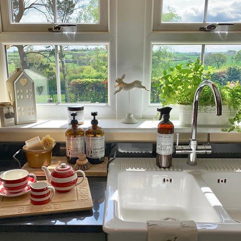 It’s sunny out there but it’s cold 🥶, we were sweating 😅 last weekend! I’ve had a nice morning faffing about while Mr W was at the football ⚽️. Now time for tea ☕️.... happy Sunday #yorkshirehome #homesofinstagram #realhomes #kitchenwindow #viewfrommywindow #view #thatview #lovewhereilive #myhome #myhomevibe #myhometoday #homesweethome #country #countryside #countryhomestyle #kitchenstyle #kitchenaccessories #countrykitchen #englishcountryside #countryside #interiordesign #interiors2you #interiors #lovemykitchen #interiorandhome #homestyle #homestyling #sunday #theweekend #sundaypost @countrylivingmag @countryhomesmag @yorkshirelifemag