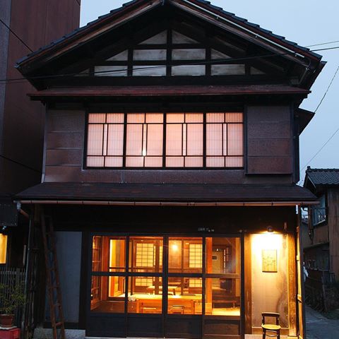 Craftsmen’s Inn KAJI is a rental house that is the best option for a large group of tourists, located in Sanjo city, where you meet true craftsmanship.  #japan #hotel #craftmanship #accommodation #craftsman #japantrip #japantravel #oldhouse #tradition #craftsmensinnkaji