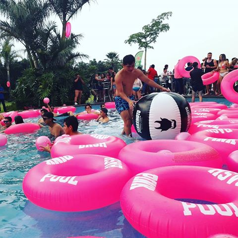La juventud es para disfrutar...
#pinkpoolbash #party #pool #time #atlixco #puebla #friends #alcohol #music #electronica #techno #fiesta #disfrutando #amigos