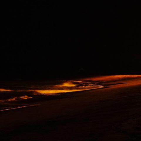 © Praia | Porto Santo #rsa_night #exposure #sonyrx100vi #skyporn #nature #cloudporn #beach #nigthshot #silhouette #longexposure #madeiraisland  #nightimages #visitmadeira #graphic #longexposure #ir_ig_nature #rsa_nature #skyscape #lensculture  #contemporary #shadows #olhoportugues #nigthphotography #foammagazine #minimalism #somewheremagazine #bnw_oftheworld #ir_minimal #unopix_bnw