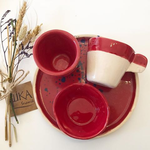 •Double Türk kahvesi fincanlarıyla güne dolu dolu kahve keyfi yaparak başlayın •☕️☕️☕️☕️ ••••••••
•••••••• Handmade seramik pasta tabağı ,kahve fincanı ve yemişlik seti 🔺🔻🔺🔻🔺🔻 ••••••••
•••••••• #elikaseramik#ceramicas#ceramica#ceramics#ceramic#keramica#ceramicart#ceramicartworks#ceramicatelier#ceramicworkshops#ceramicartworks#ceramiclovers#handmade#handmadeceramics#giftideas#clay#clayart#clayartwork#claylovers#hediyelik#art#artworks#artista#artesanato#artofinstagram#homedecoration#kitchendesign#interiordesign#interior4all#mademyme#sculptures