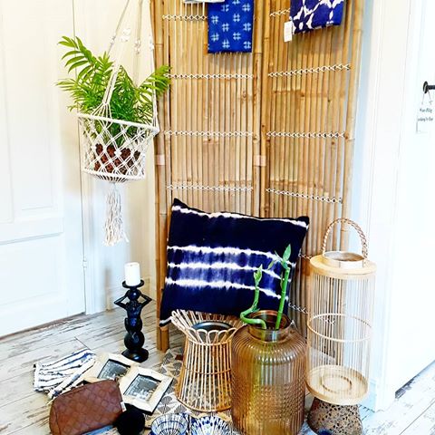 Pleased with last week's shopping, for the new summer look of my TV-room 🌴💙
#shopping #interiordesign #moodboard #bamboo #indigo #affari #olsenochjensen #ikea #tropical #interiör #skärmvägg #inspiration #makrame #myhome