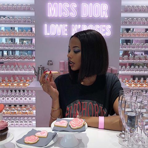 A fragrance that smells like love, the prettiest roses & yummy cookies ... sounds like heaven to me 🌸💗 #MissDior