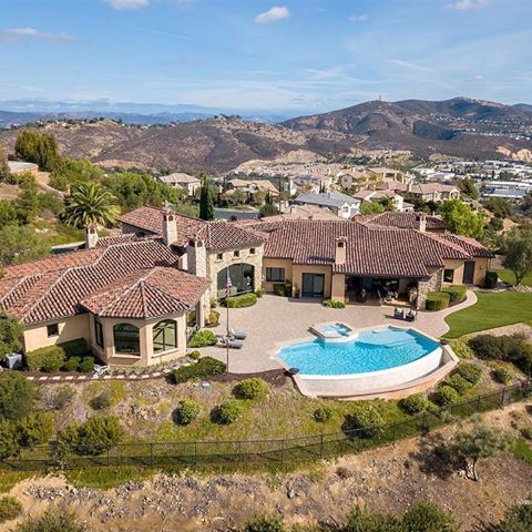 New Listing! Check out this beautiful home for sale located in Carlsbad, Ca. 4 bedrooms, 6 bath and over 7,000 sqft of living space. You’d be surprised of the listing price, so contact us to find out! #luxuryhomes