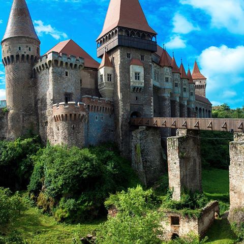 Hunedoara Castle in Romania served as the inspiration for the castle described in Bram Stoker’s 1897 novel Count Dracula. Tourists are told that the castle is where Vlad the Impaler was held prisoner by John Hunyadi who was Hungary’s military leader.