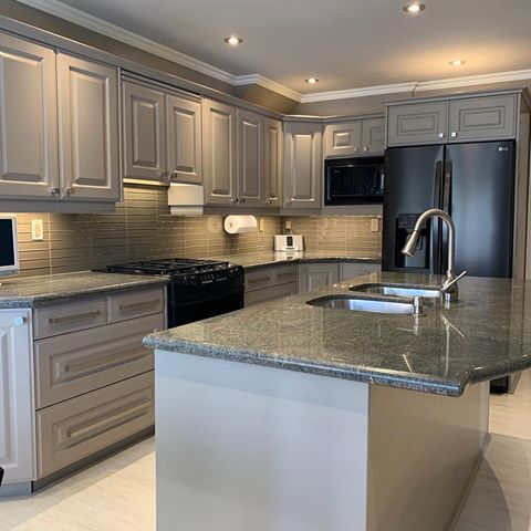 Love these new grey cabinets we refinished this week!! A huge percent of the kitchens we spray are white, grey was really the right way to go🙌🏻
.
Swipe to see the before 👉🏻
.
.
.
.
.
.
#kitchen #furniture #bathroom #laundryroom #laundryroommakeover #bathroomdesign #kitchendesign #kitchenremodel #kitchendecor #mississauga #oakville #burlington #milton #brampton #hgtv #hgtvcanada #makeup #design #decor #homedecor #decoration #designer #greycabinets #kitchenrenovation #kitchencabinets