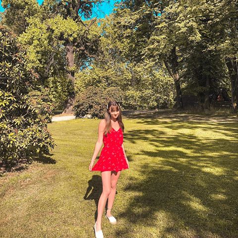 Sunkissed 💋☀️
#tb#sunnyday#polishgirl#forest#castle#brunette#brunettegirl#bangs#hotday#reddress