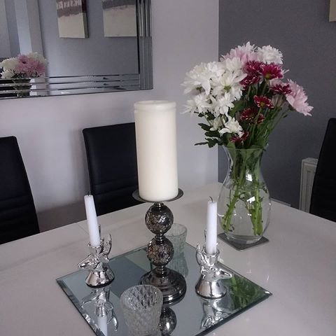 I'll say it with #Aldi flowers...TFI Friday 😉
#flowers #homesweethome #interior #realhomes #diningroom #livingroomdesign ##greyandwhitedecor #home #livingroominspo #interior_design #actualinstagramhomes #whitegloss
