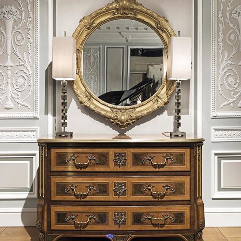 “Impact” is the right term to explain the first sensation in from of Provasi creations.
.
.
#provasi #2019 #chestofdeawers #mirror #carvings #inlays #craftmanship #interiordesign #classic #elegance #luxuryinteriors #madeinitaly #details #everlasting #beauty