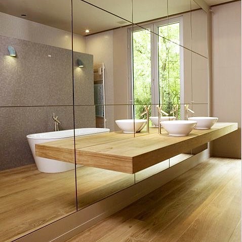 Simple and effective, great idea to give an open spacious feel to this bathroom. Credit : Pinterest #home #house #homesweethome #interiordesign #bathroomdesign #mirror #instagram #instahome #instahomedecor #pinterest