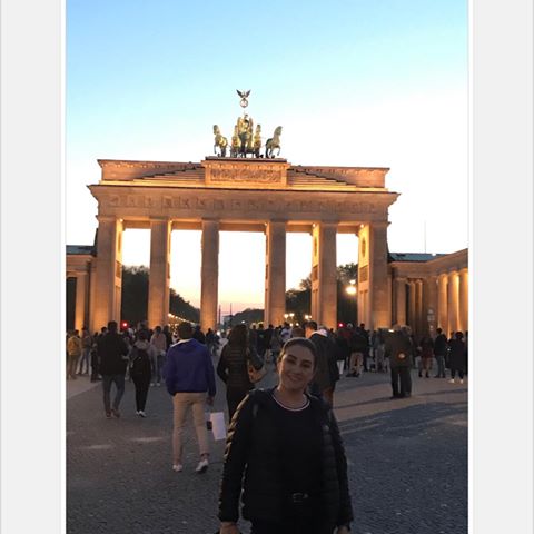 • Hallo 🇩🇪 Berlín de mis favoritas 🤩 su historia, su silencio, su orden, su “perfección” todo lo hace hermoso 😻 
De mis mejores #tbt ..... volveré 👉🏿 ultima foto 📸 no siempre se posa como se quiere 😜
#europe #eurotravel #eurotrip #alemania #berlin #deutschland #deutsch #bradenburggate #bradenburg #bundestag #sachenhausen