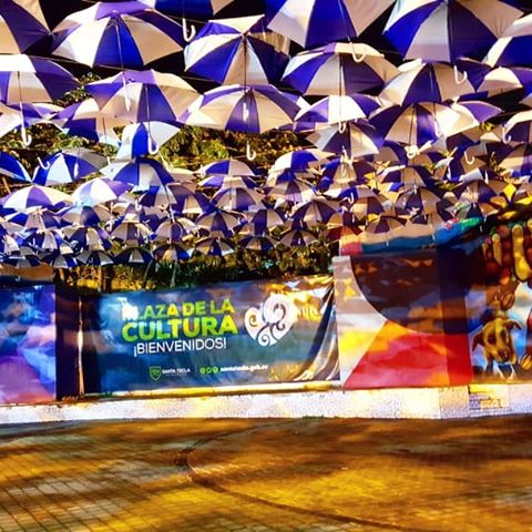 #fotografia #photography #photo #foto #elsalvador #pictures #culture #cultura #world #color #umbrella #sombrilla #beauty #santatecla #imagenes #blue #night #art #arte #mural #murales