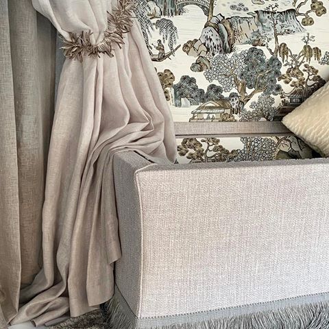 My first Spring / Summer studio window reflects a return to a more relaxed, understated aesthetic. Tranquil, nurturing colours lifted with accents of pattern & beautiful texture for a lovely tactile feel; classic furniture pieces, that are always in style embrace understated simplicity. 
#dianabakerdesigns
.
.
.
.
Bespoke Curtain Design @dianabakerdesigns 
Fabric @casamance_official 
Tie-Back @samuelandsons 
Ottoman @dianabakerdesigns 
Ottoman Fabric @markalexander_ma @thibaut_1886 
Ottoman Fringing @samuelandsons 
Cushion @dianabakerdesigns 
Fabric @hollyhuntdesign 
Pure Wool Rug @longbarn_company