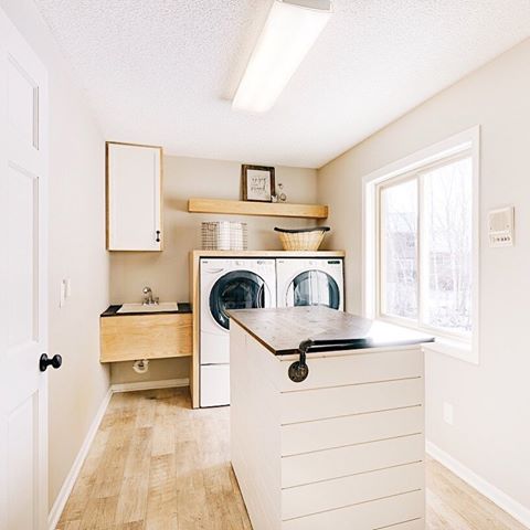 🧺 Laundry day isn’t so bad with a laundry room like this! 🙌🏻 love what this seller did with their laundry room! @krislindahlre