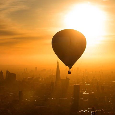 A hot air balloon over London during the 2019 RICOH Lord Mayor's Hot Air Balloon Regatta.
.
📷David Mirzoeff/PA Images - see more at paimages.co.uk.
.
.
.
.
.
.
.
.
#hotairballoon #hotairballons #balloons #balloonfestival #balloonregatta #balloonregatta2019 #ricohlordmayorsregatta #ricoh #aerialview #skyline #london #londonskyline #sunrise #silhouette #balloon #instagood #instadaily #dailypic #picoftheday #photooftheday #potd #bestoftheday #photography
