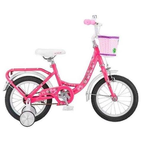 Велосипед детский STELS Flyte Lady 14 (2018). Рама 9,5 розовый (LU080239).
Детский велосипед Stels Flyte Lady 14 (Z011) создан для обучения катанию в черте города. Модель имеет съемные боковые колеса для удержания равновесия при езде и удобное седло, которое идеально подстраивается под рост ребенка. Вилка и рама байка изготовлены из стали, что делает всю конструкцию надежной и долговечной. Основные колеса диаметром 14 дюймов обеспечивают хороший накат и сцепление с дорогой даже в ненастную погоду.
Тип тормозов ножной
Диаметр колеса 14 дюймов
Материал рамы сталь
Количество скоростей 1
Вилка Жесткая, стальная
Вес 10.7 кг
4750р.
#sporty_familyshop #весна #лето #велосезон2019 #велопрогулка #велосипед #купитьвелосипед #вело #спорт #детям #детскийвелосипед #веложизнь #велосемья #велолюбовь