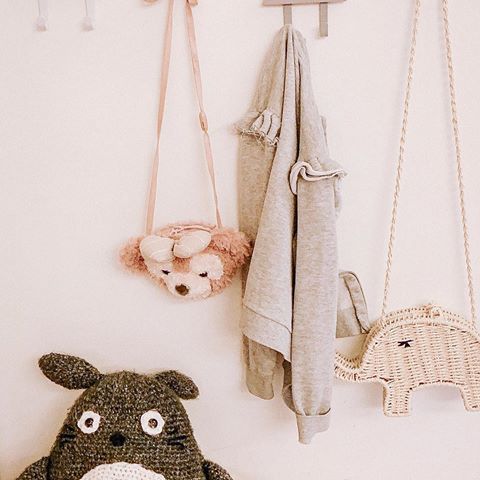 🌈☁️🗻 peekaboo from Totoro .
.
.
.
.
#interiordecorating #totoro #handmadestuffedanimal #handmade #crochet #hmhooks #rainbowandclouds #zarakids #hmkids #interiordetails